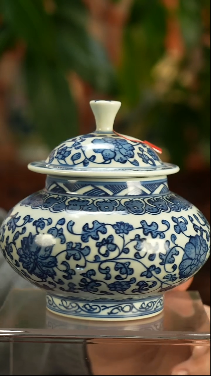 其他瓷青花缠枝龙纹小盖罐