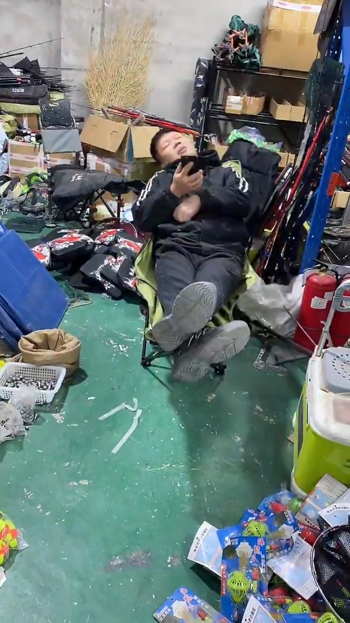 带推脱月亮椅子    