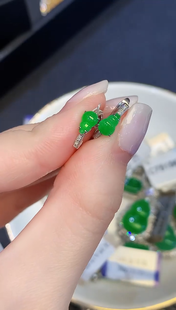 吊坠(不含链)18K金镶嵌翡翠L1820多样性发其一