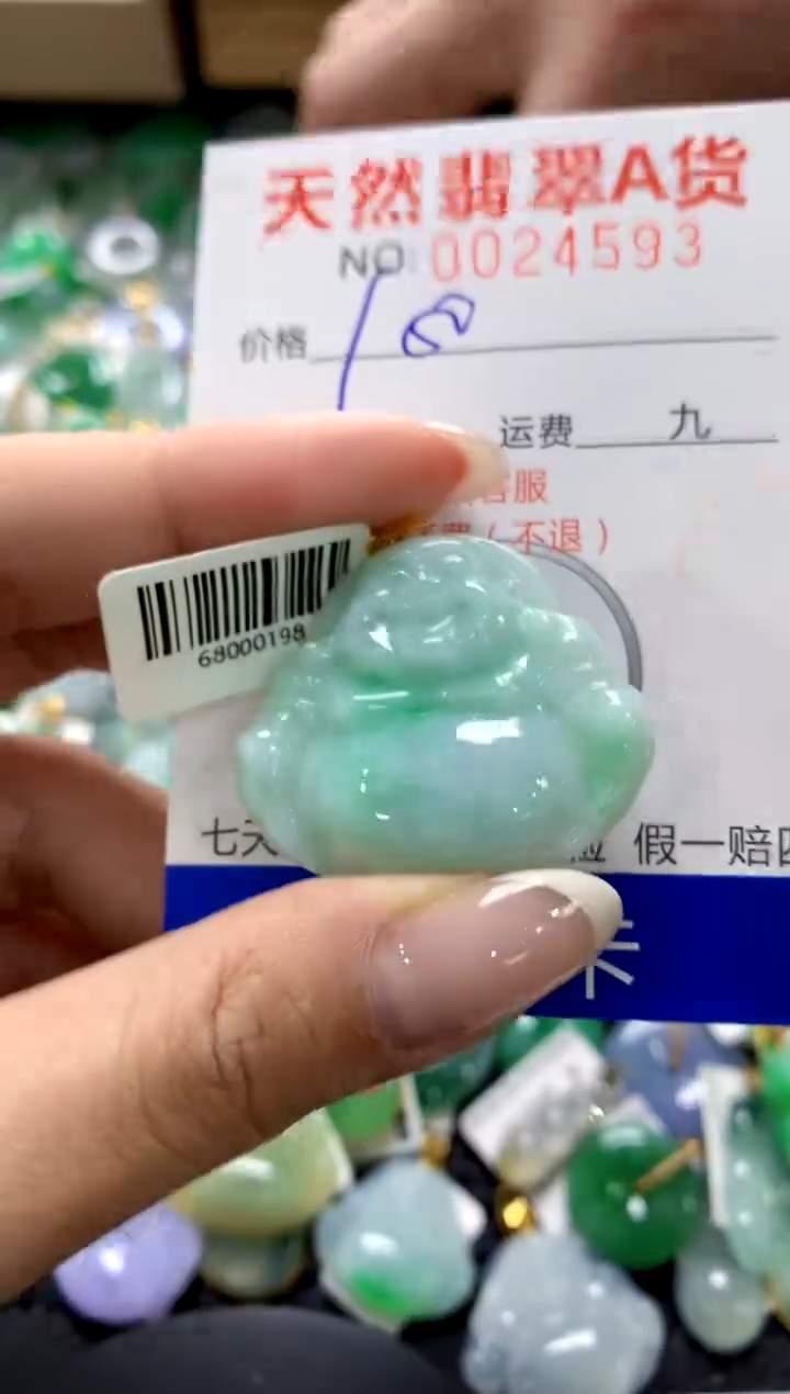 翡翠18K金镶嵌颈饰1111111111111111
