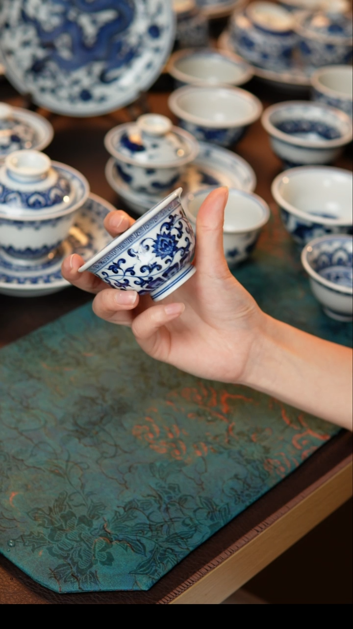 其他陶瓷缠枝连小压手