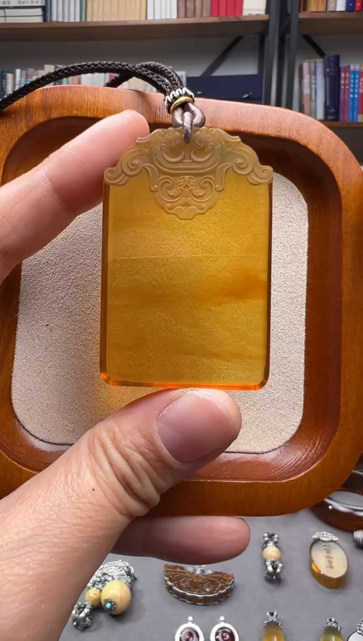 【闪购商品】琥珀颈饰未镶嵌仿古龙纹佩吊坠