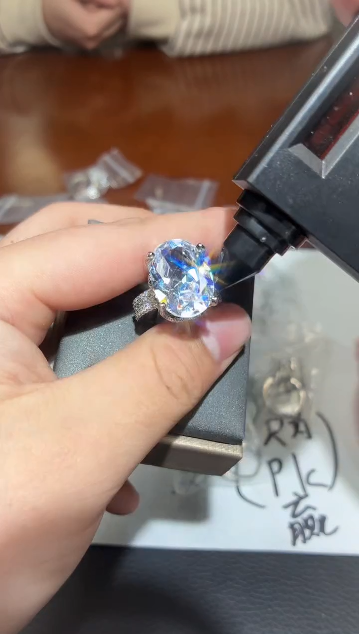 无合成立方氧化锆MM003