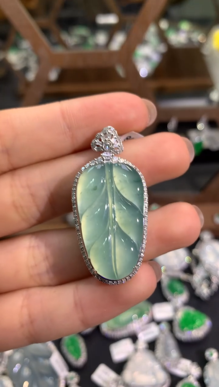 【闪购商品】翡翠吊坠(不含链)18K金镶嵌吊坠