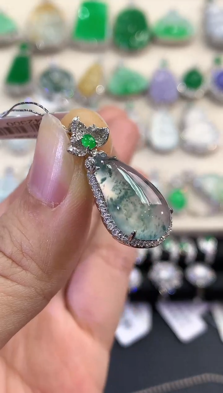 【闪购商品】翡翠吊坠(不含链)18K金镶嵌B107       