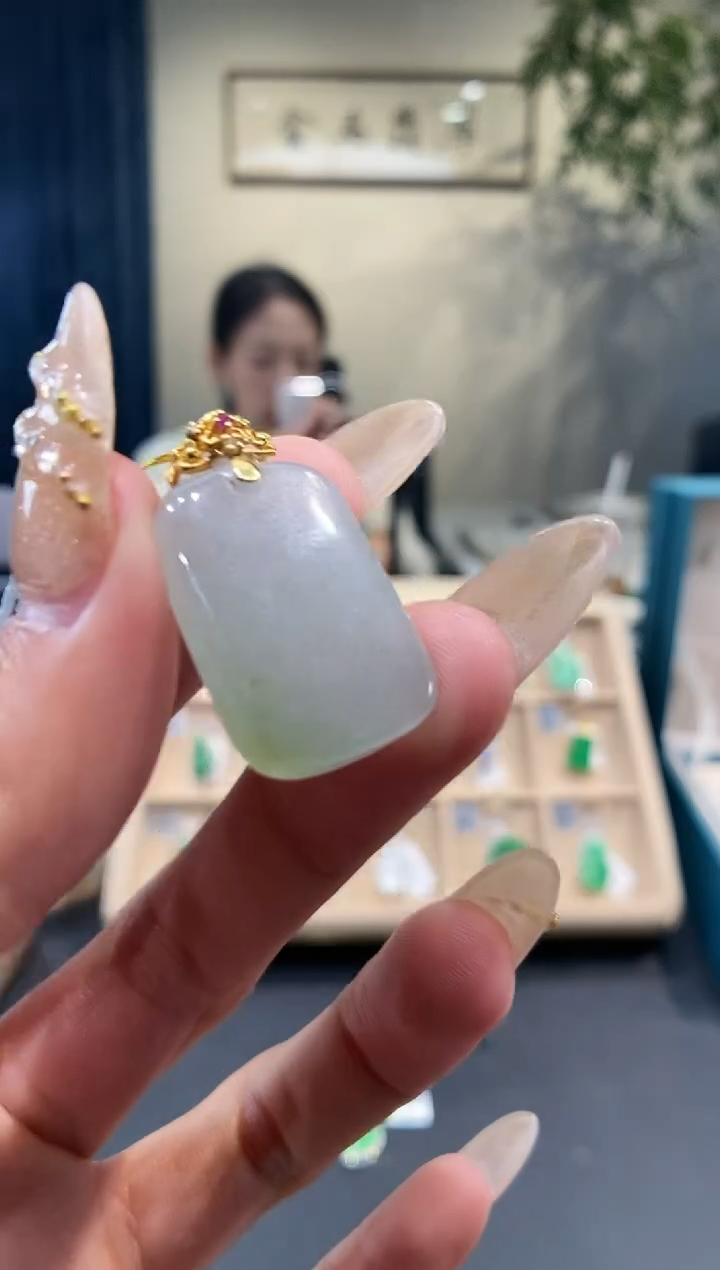 【闪购商品】翡翠吊坠(不含链)18K金镶嵌无事牌