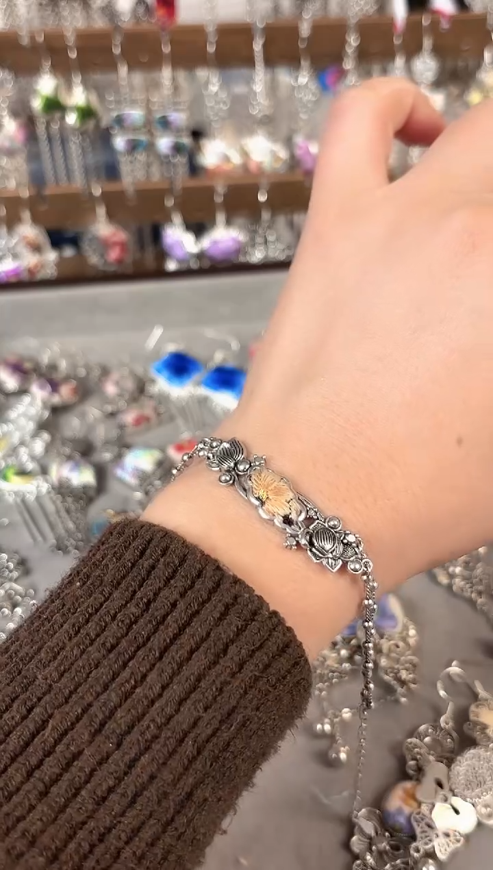 彩云南阁非遗老绣饰品298*