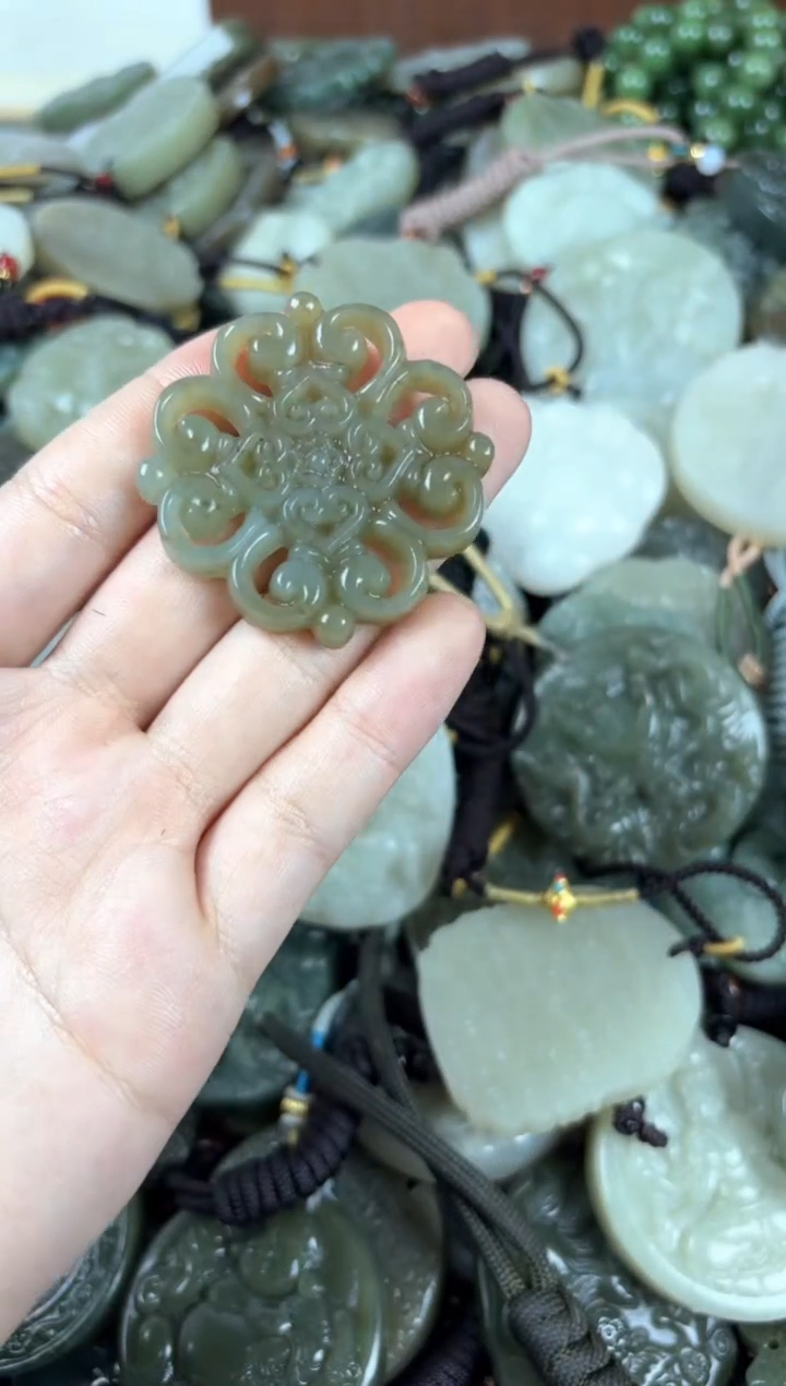 【闪购商品】和田玉颈饰未镶嵌1