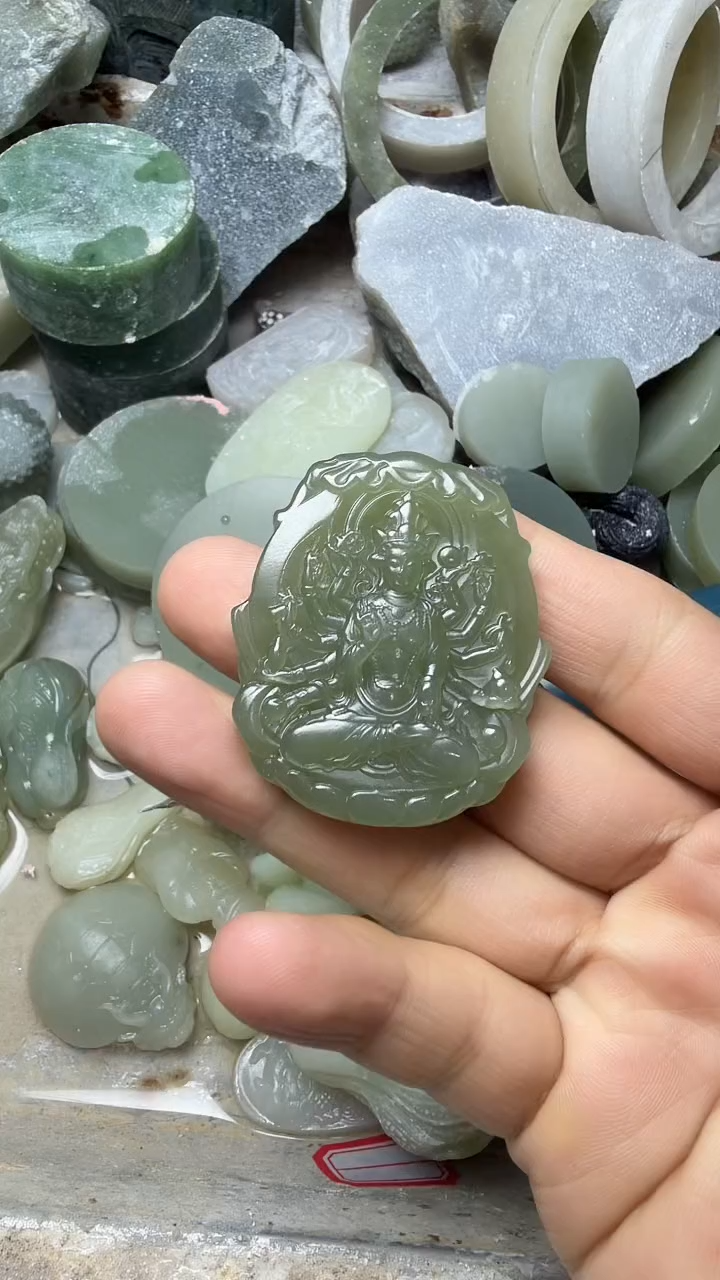 颈饰未镶嵌和田玉千手观音 拍一发一 商品多样性发货 