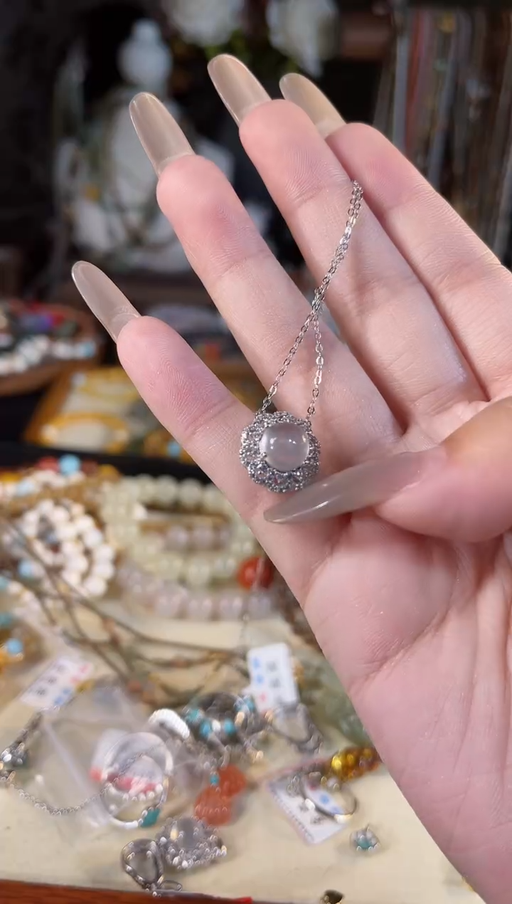 【闪购商品】石英质玉颈饰未镶嵌多样性发货其一
