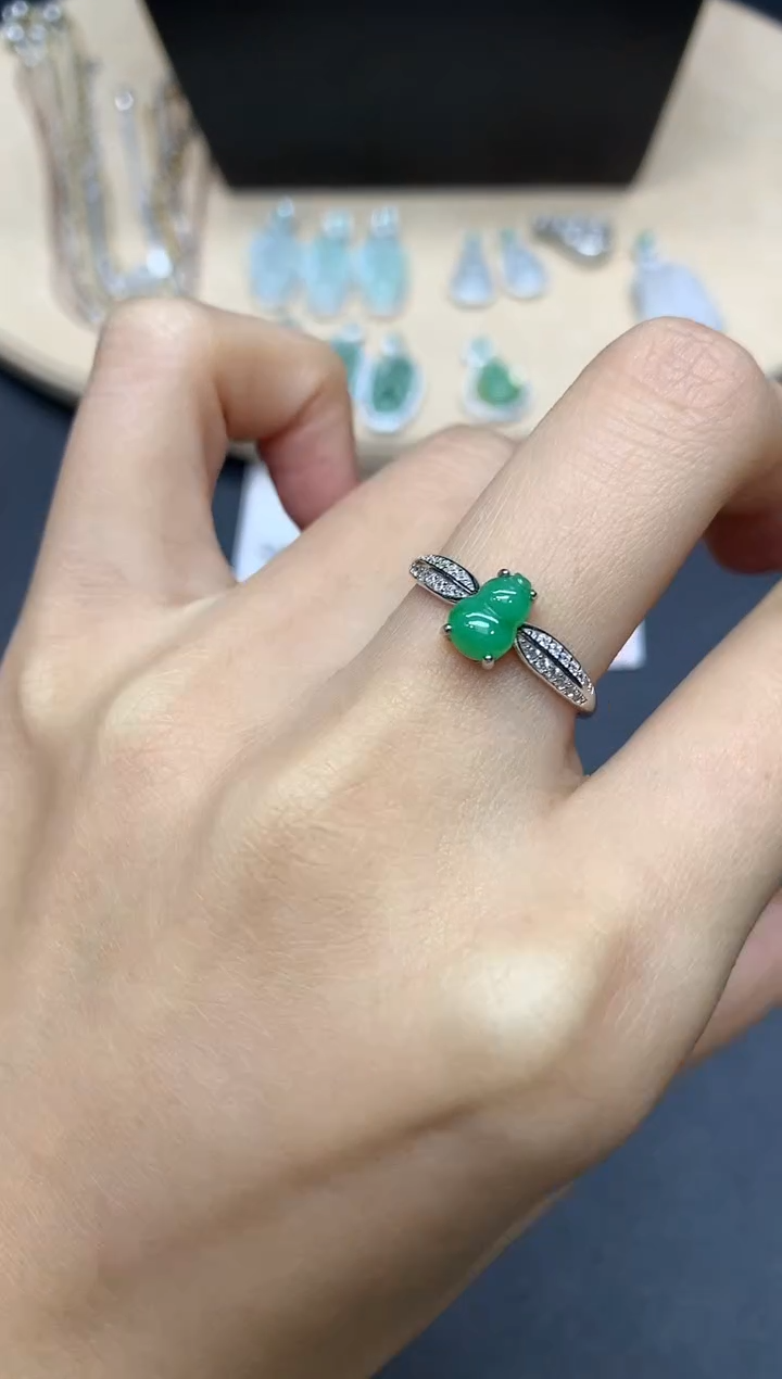 【闪购商品】翡翠戒指银S925镶嵌葫芦【无服务费】