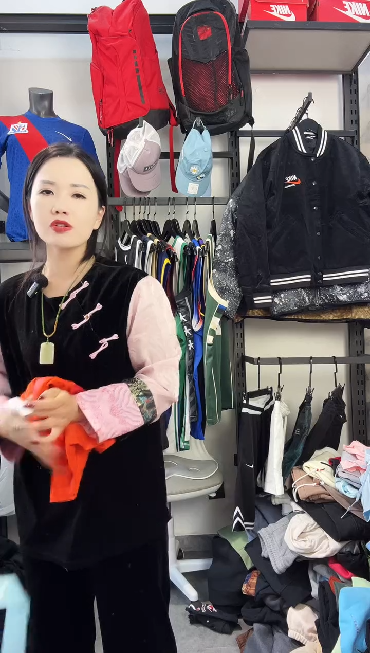 304闪购编码  阿迪运动卫衣裤以直播间过款为准 尺码2