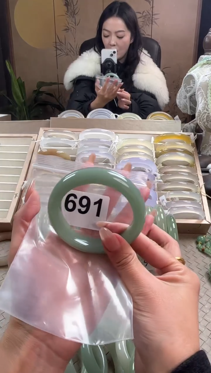 未镶嵌手镯石英质玉小*691