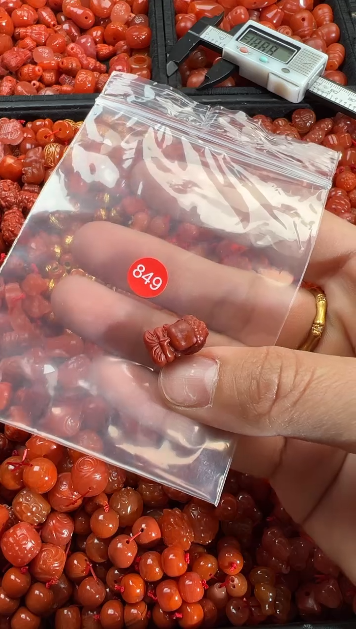 【闪购商品】南红玛瑙颈饰未镶嵌1