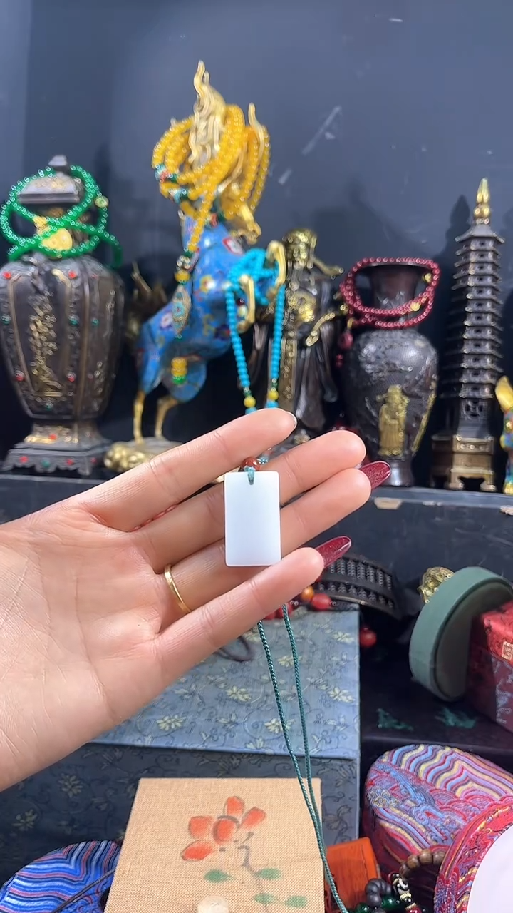 【闪购商品】和田玉颈饰未镶嵌【闪购商品】和田玉无事牌