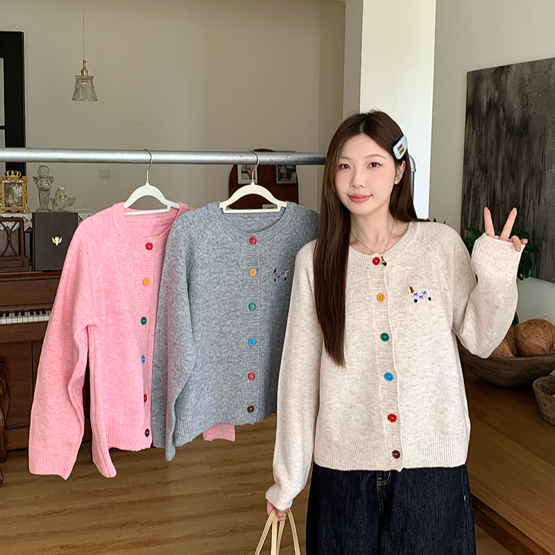 Q2025秋装新款胖mm大码女甜美设计感圆领开衫刺绣针织上衣 71636