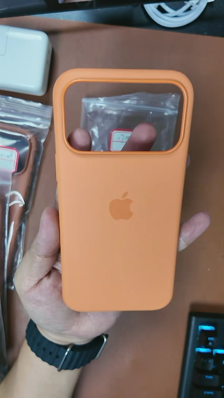 99新！****贝17PM  橙色 顶部磕碰