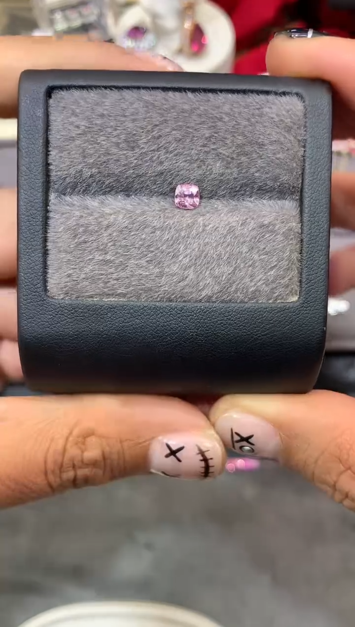 裸石尖晶石枕型 粉色调 0.53ct