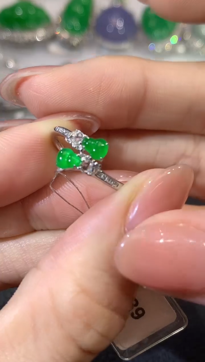 18K金镶嵌戒指翡翠C15一件