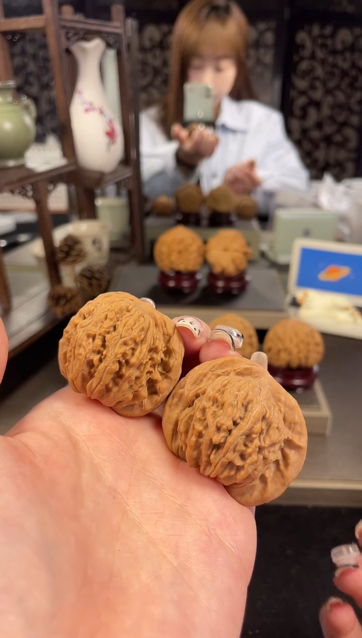 【闪购商品】文玩核桃把件四座楼44尺-23