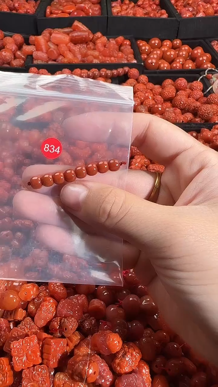 颈饰未镶嵌南红玛瑙1