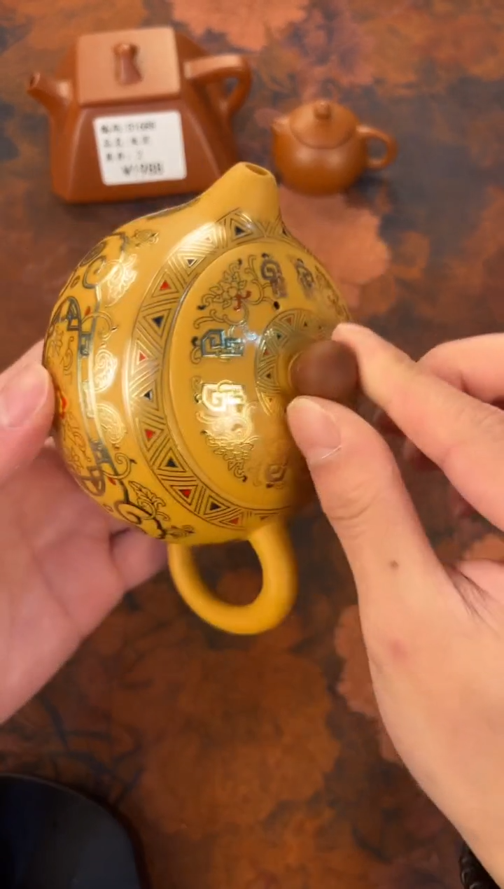 茶杯紫砂-红顶 黄段饕餮西施