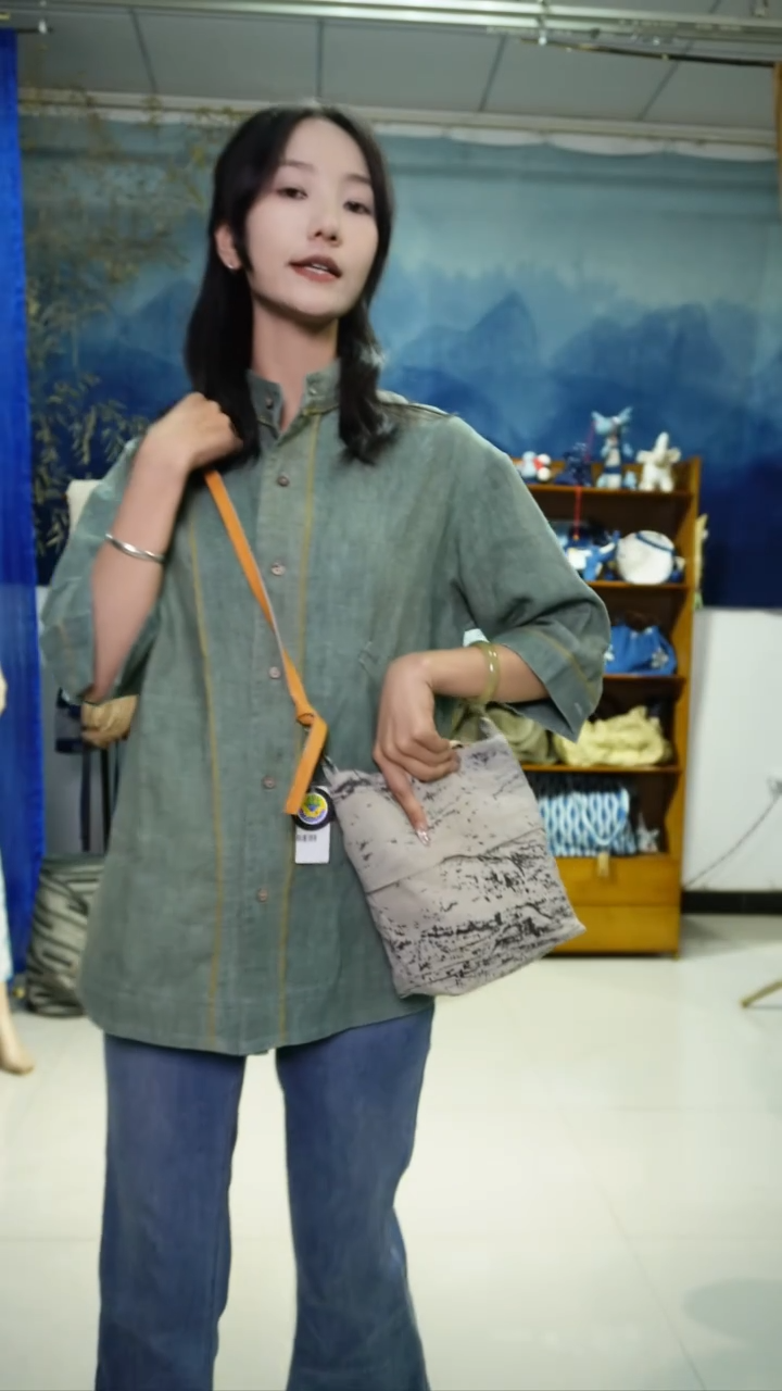 织绣手工羊毛柿染包