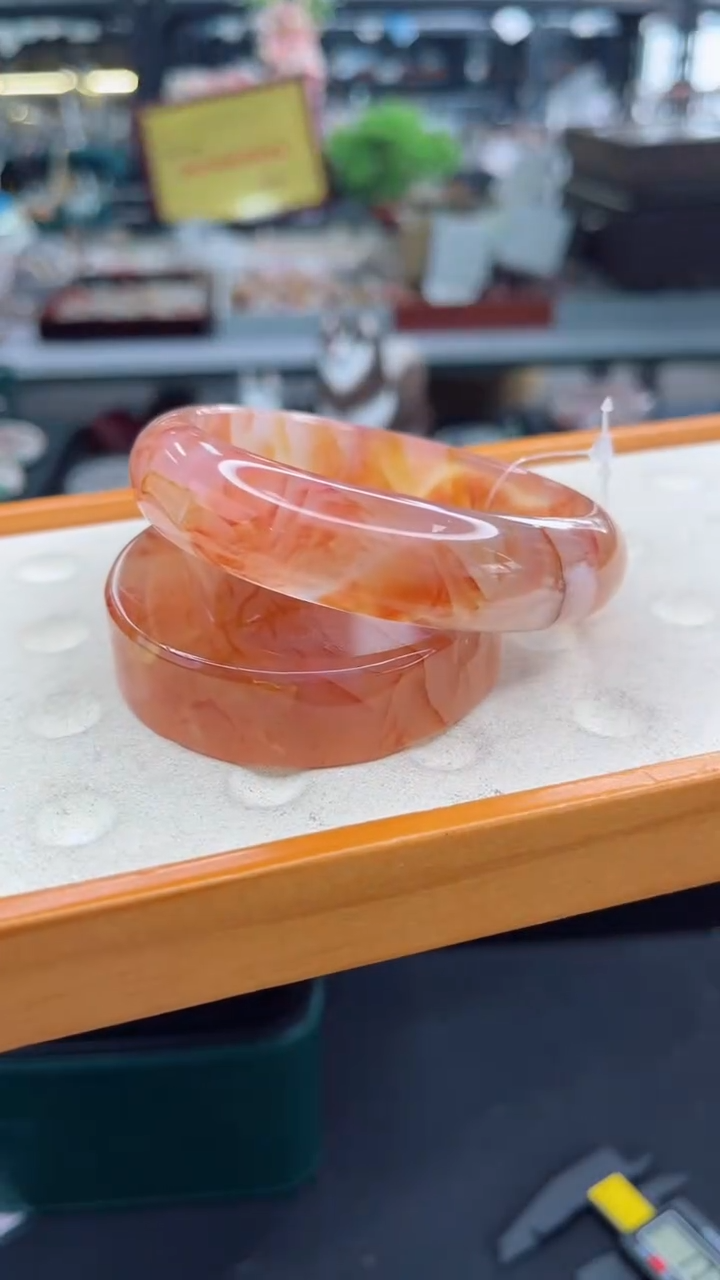 【闪购商品】石英质玉手镯未镶嵌61圈口（赠品镯心）2S9353