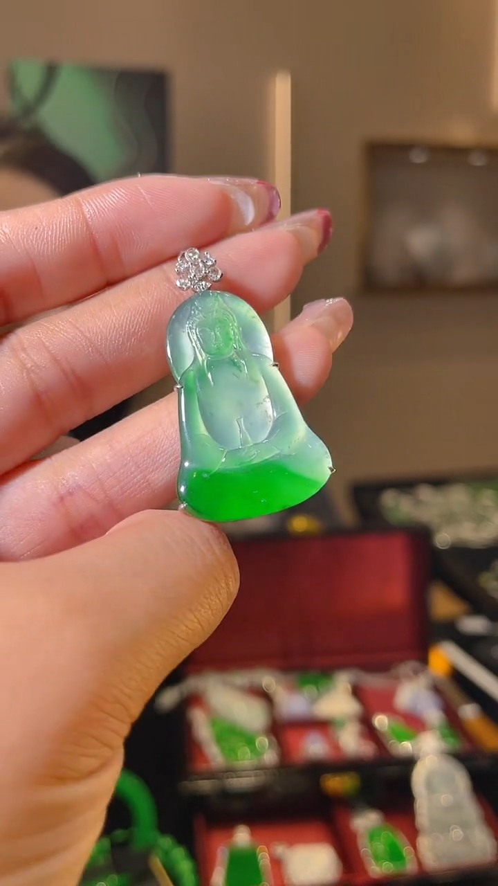 【闪购商品】翡翠吊坠(不含链)18K金镶嵌天然翡翠A货