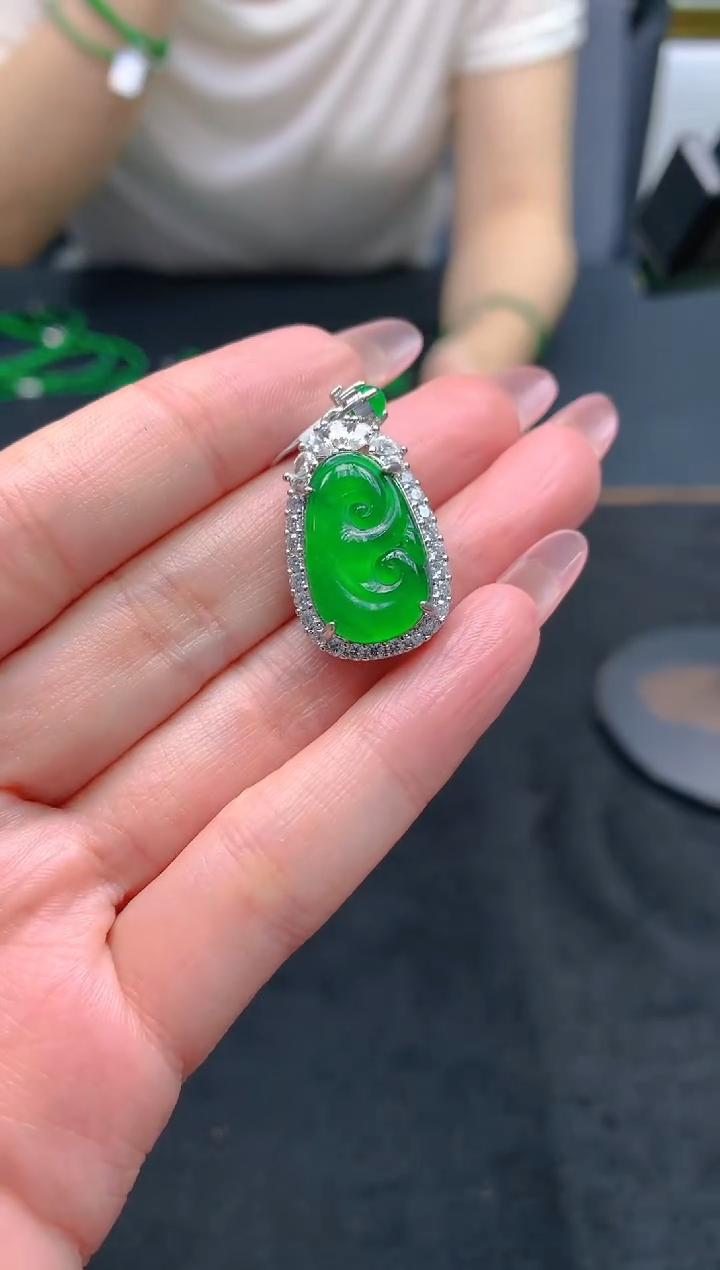 翡翠未镶嵌颈饰天然A货翡翠
