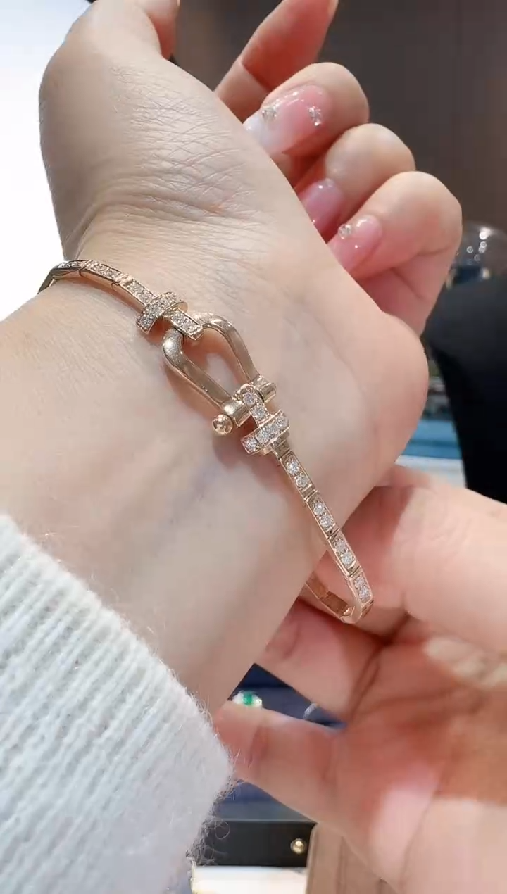 【闪购商品】钻石手链18K金镶嵌马蹄手链16号