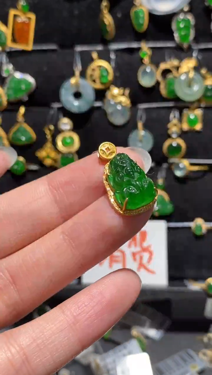 【闪购商品】翡翠颈饰18K金镶嵌吊坠