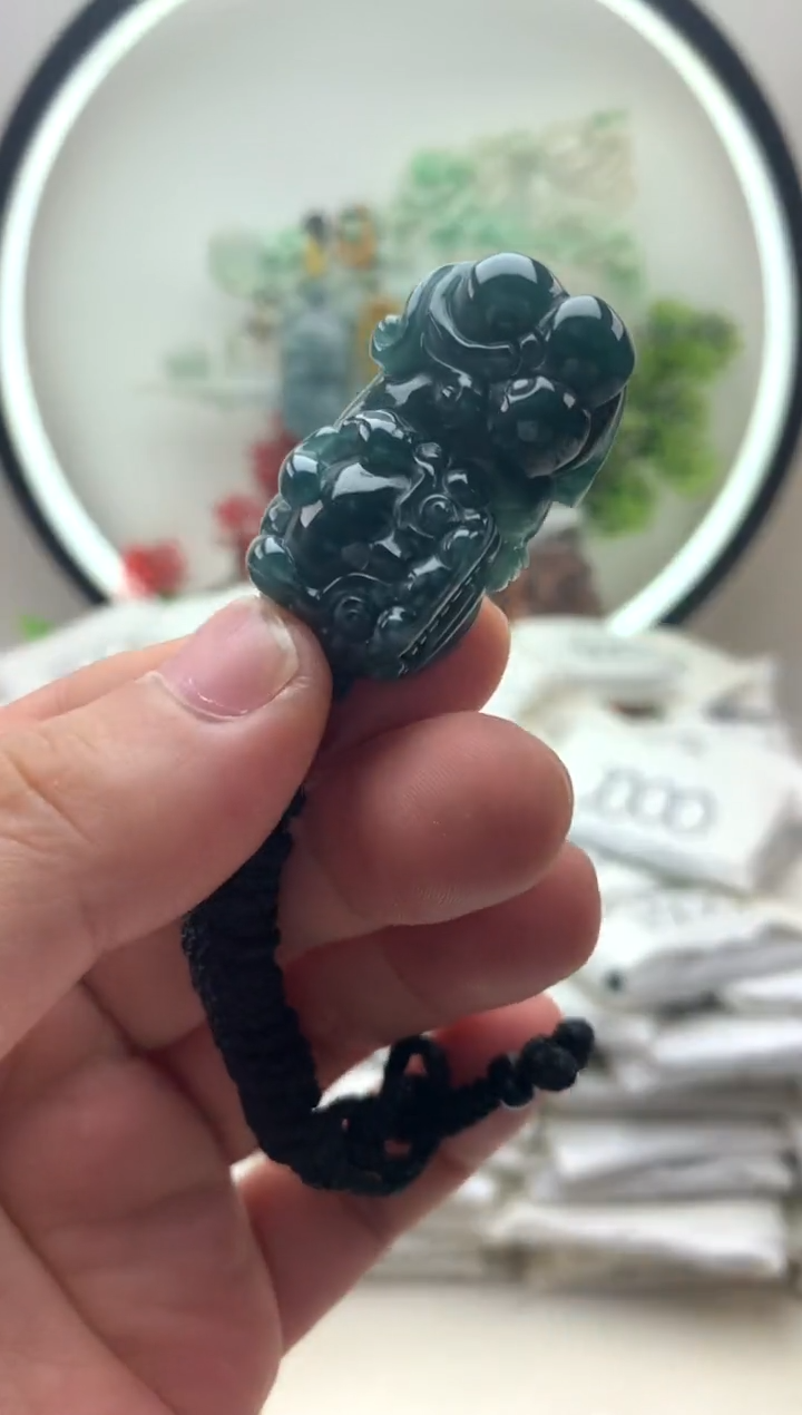 颈饰未镶嵌翡翠貔貅