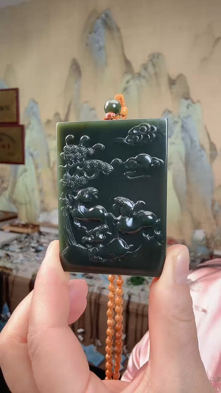 颈饰未镶嵌和田玉.