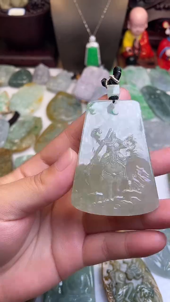 颈饰未镶嵌翡翠关公