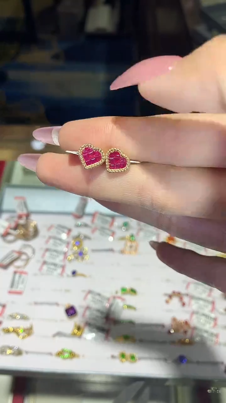 【闪购商品】红宝石耳饰18K金镶嵌红宝石耳饰