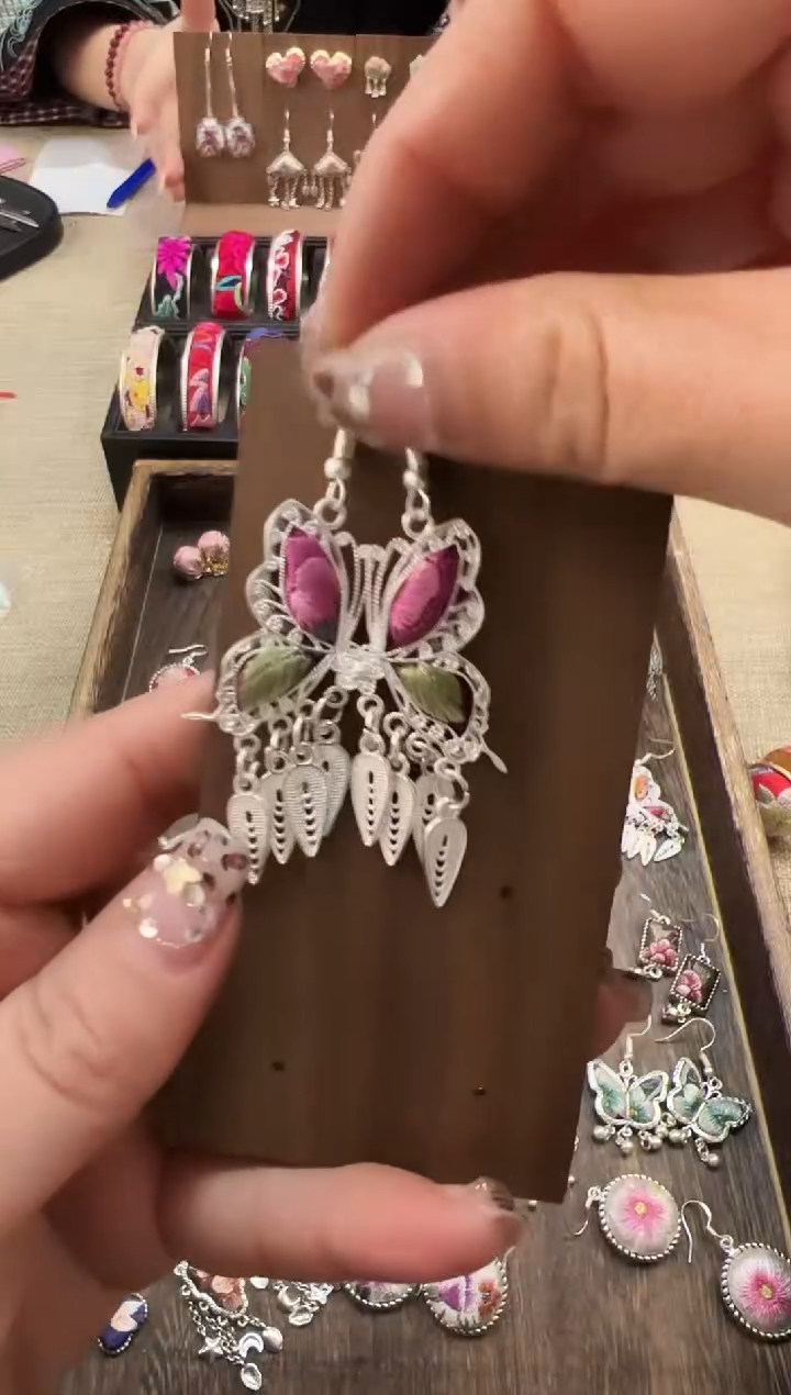 【闪购商品】织绣民族风老绣饰品097