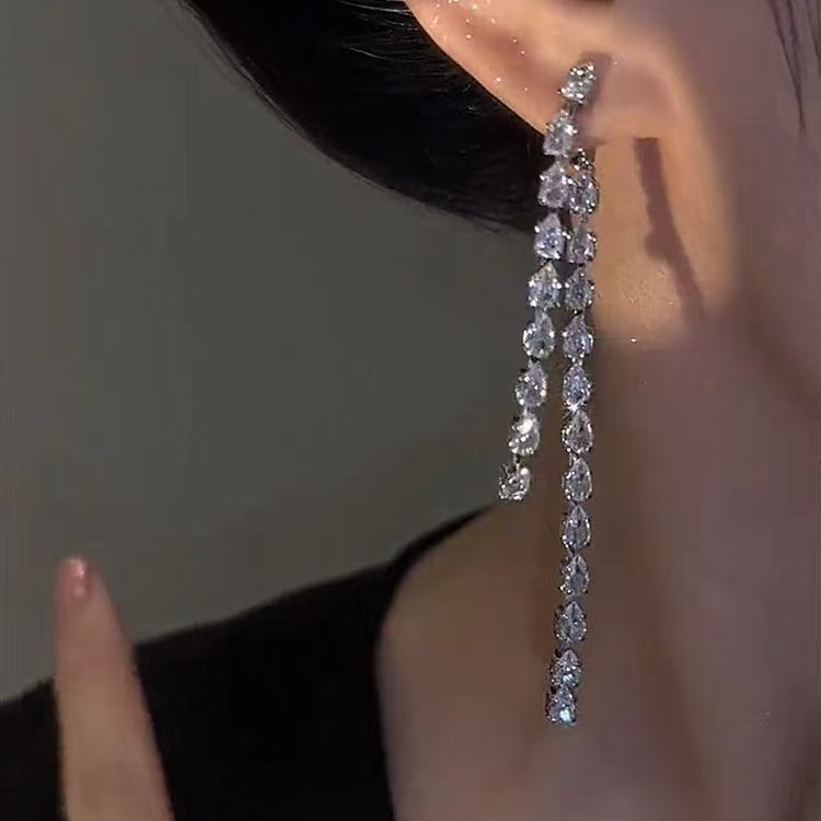 铜合金耳饰 优雅大气长款水滴耳环超闪冷淡风轻奢气质耳饰