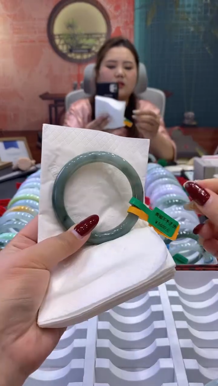 【闪购商品】翡翠手镯未镶嵌多人0005112