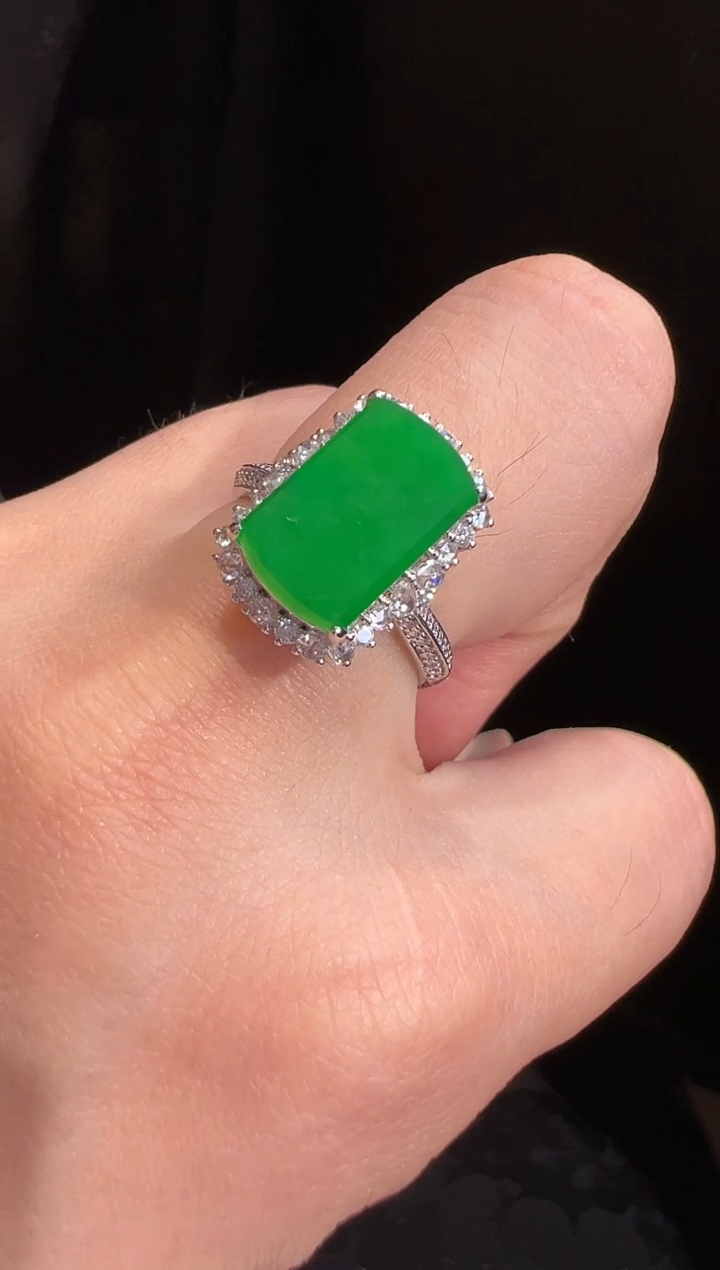 翡翠戒指18K金镶嵌戒指