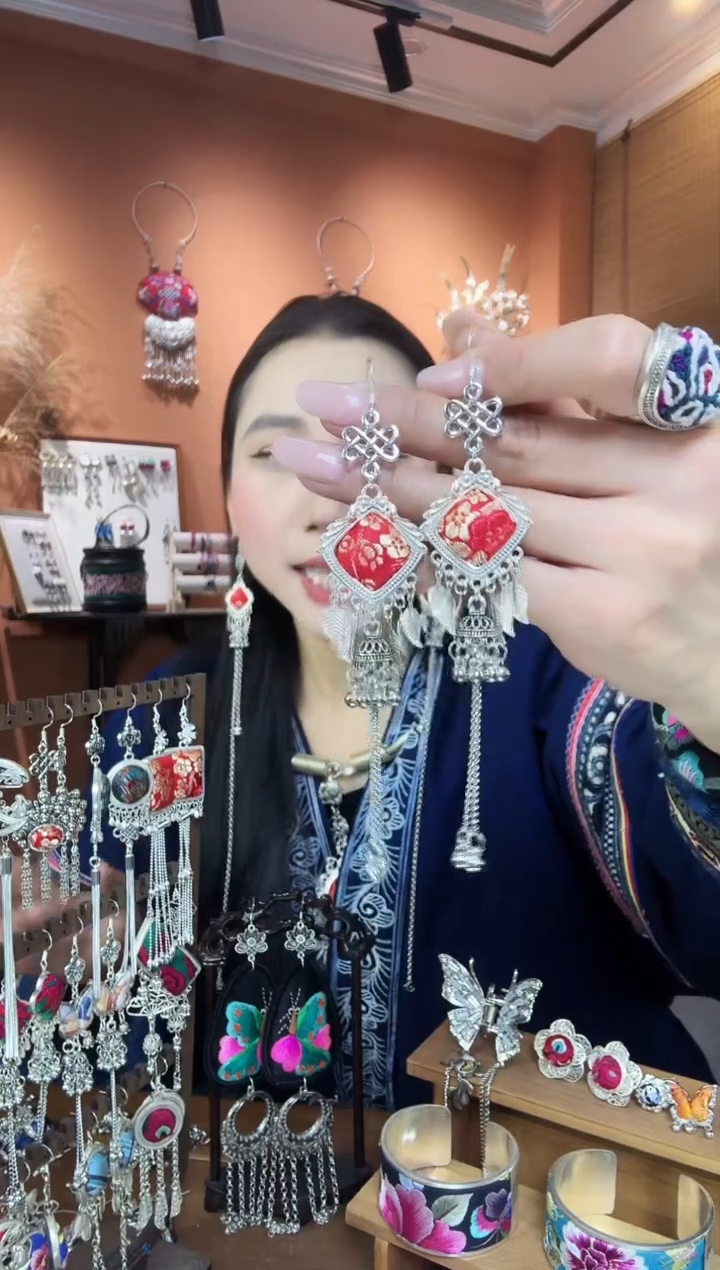 【闪购商品】刺绣纯手工民族风耳环