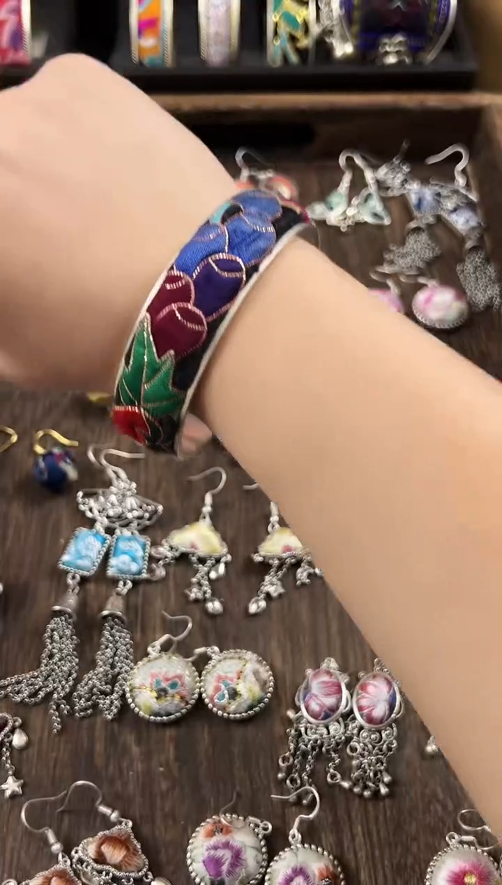 【闪购商品】织绣民族风老绣饰品180