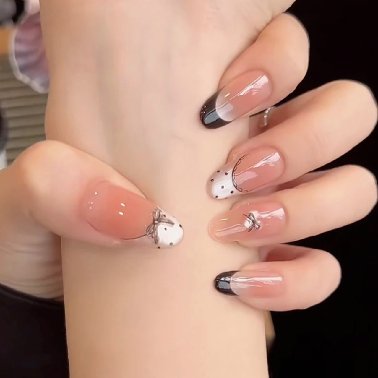 【甜心芭蕾】纯欲法式猫眼黑色夏日蕾丝手绘简约气质纯手工穿戴甲