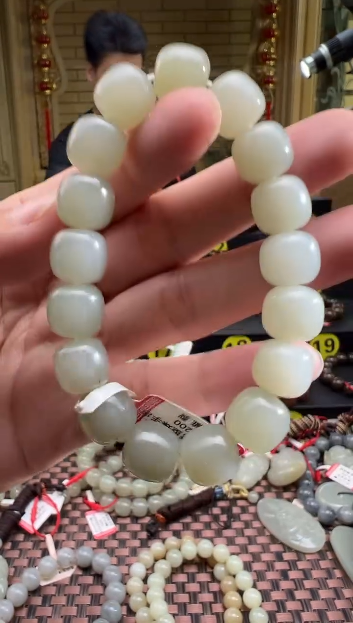 手串未镶嵌和田玉且末料青白玉老型珠手串卡11*12