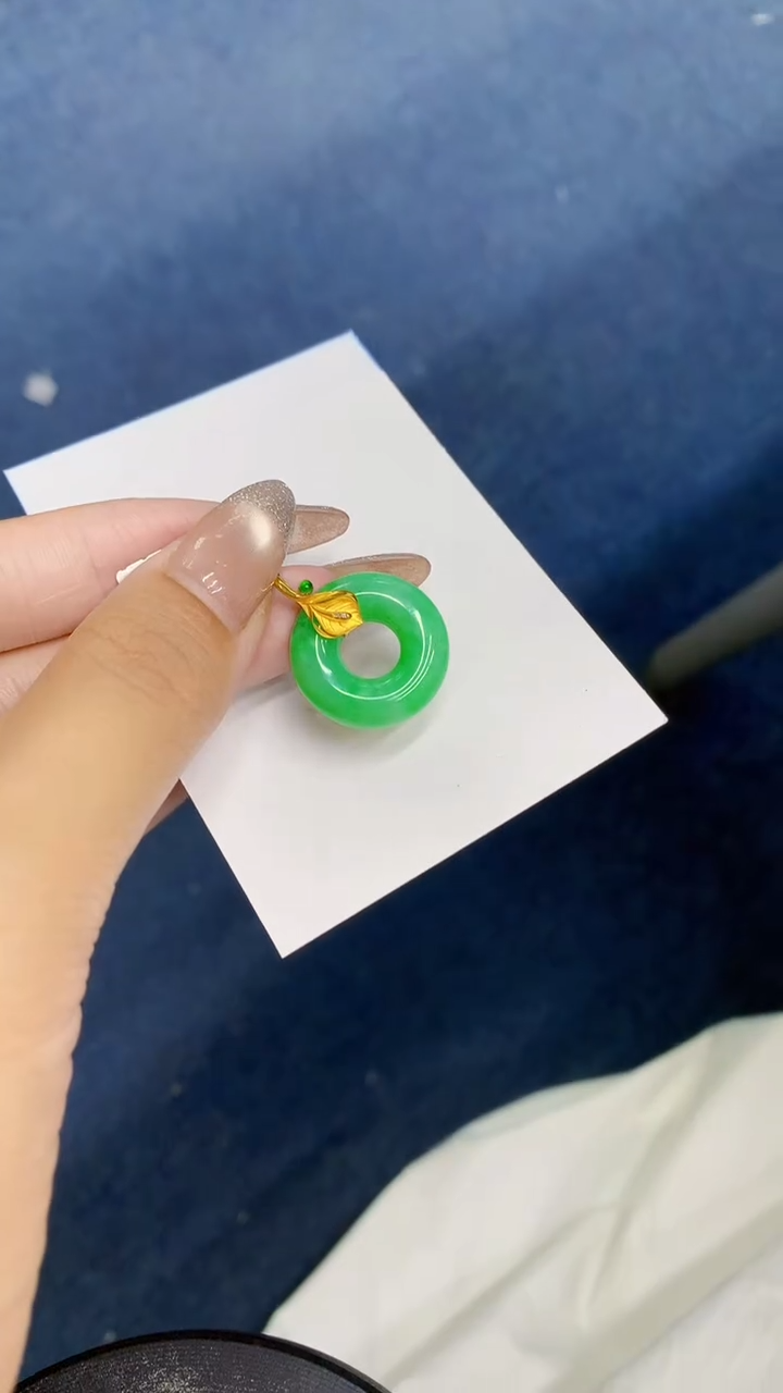 颈饰18K金镶嵌翡翠1