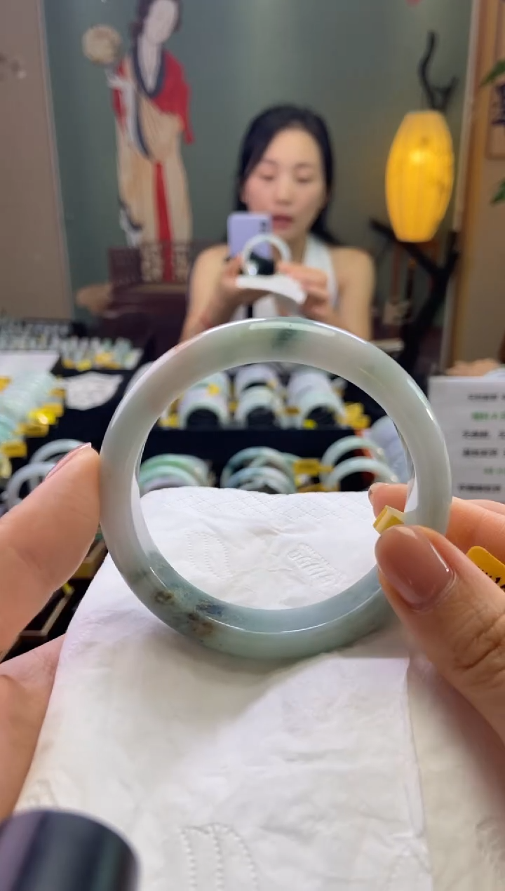 翡翠手镯未镶嵌58.8圈口t