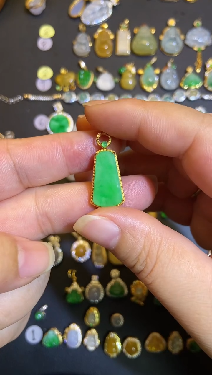 吊坠(不含链)18K金镶嵌翡翠富**神1