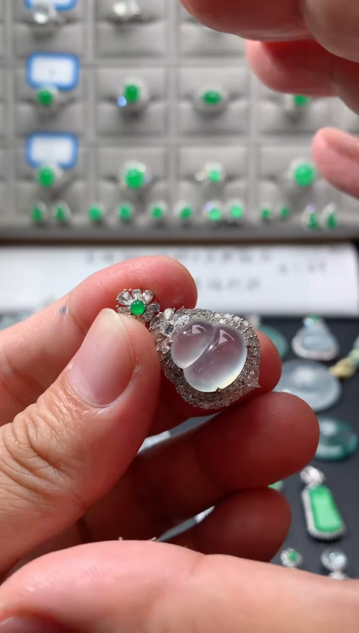 颈饰18K金镶嵌翡翠18K翡翠