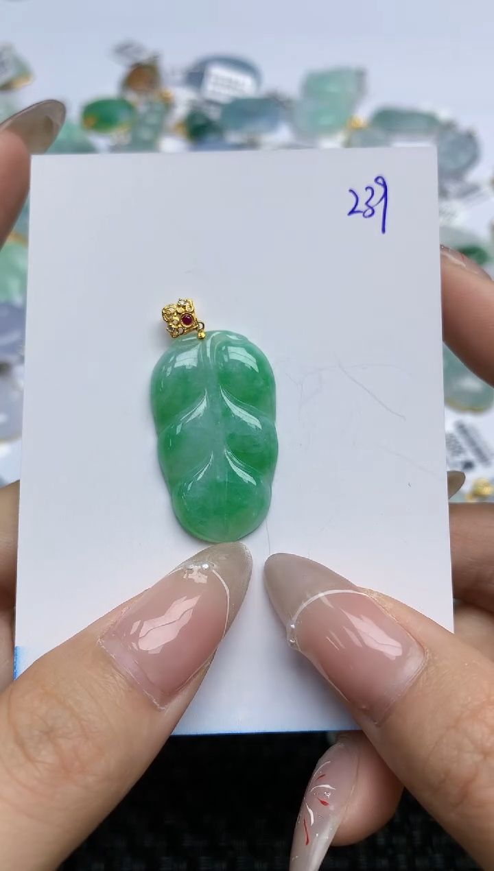 【闪购商品】翡翠颈饰18K金镶嵌天然翡翠A货