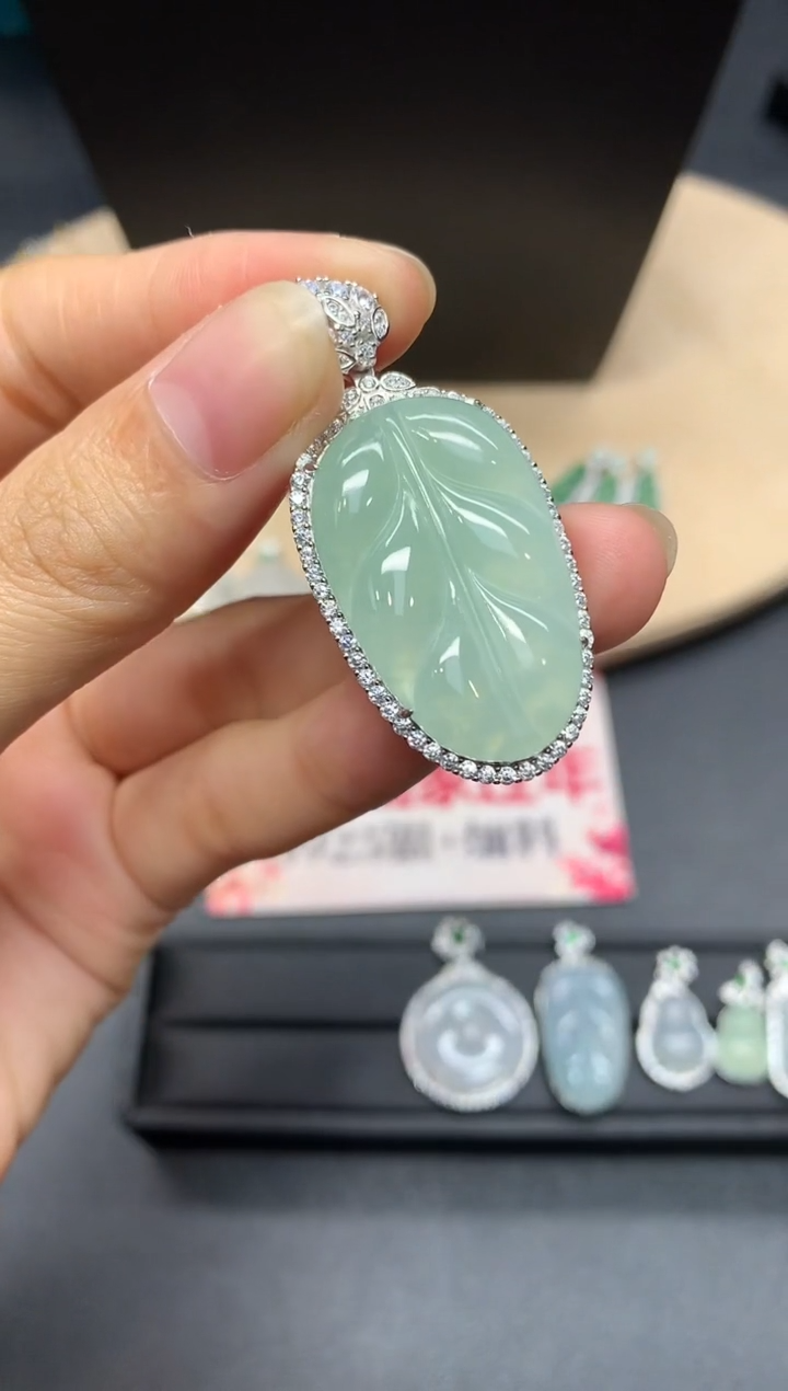 【闪购商品】翡翠吊坠(不含链)银S925镶嵌叶子【多样性发其一】
